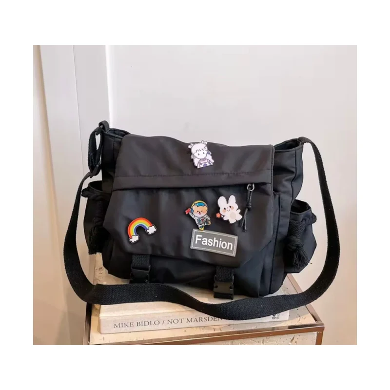 Сумка через плечо Fashion с декоративными значками